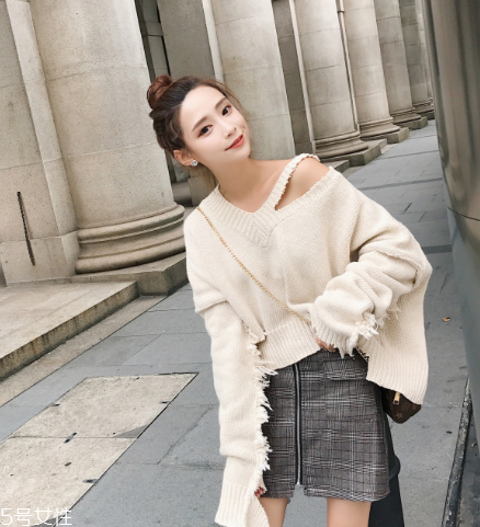 破洞毛衣怎么搭配？隨意不羈的不二選擇
