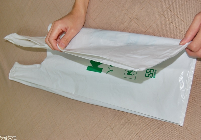 塑料袋收納妙招圖解 4個(gè)收納小技巧 塑料袋收納妙招圖解 4個(gè)收納小技巧