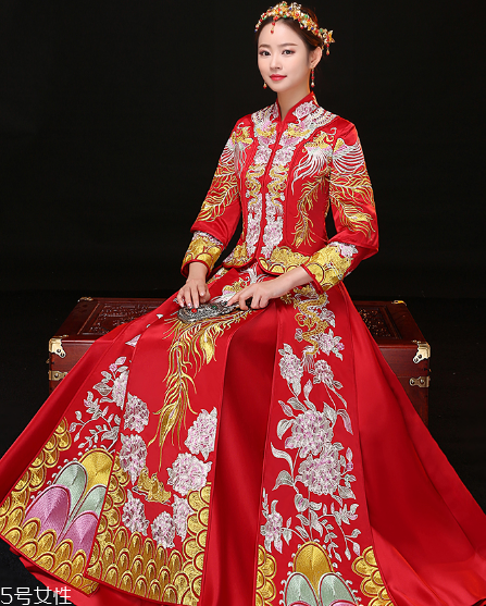 中式秀禾服和西式婚紗哪個(gè)好看？打造完美新娘