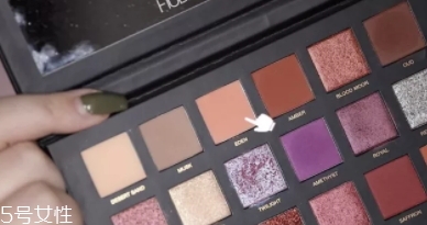 huda beauty沙漠盤怎么畫？油管大神一步步示范