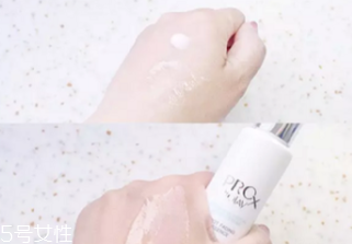 臉上有斑點怎么去除？食療/精華/面膜三管齊下