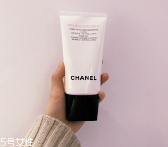 香奈兒美白洗面奶好用嗎？摸著良心推薦
