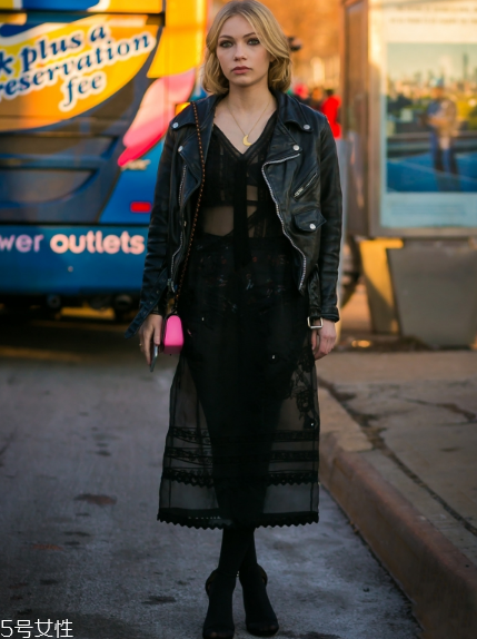 皮衣下面搭配什么好看？玩出個性混搭風