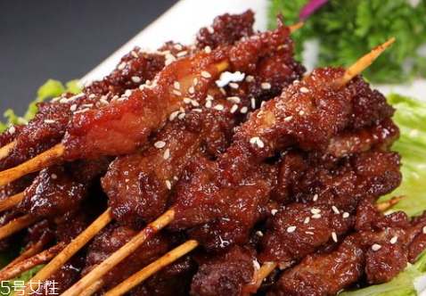 微波爐烤肉串要多長時間 幾分鐘即可 微波爐烤肉串要多長時間 幾分鐘即可