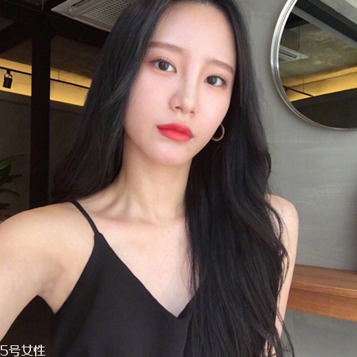 發(fā)量多女生適合什么發(fā)型？形象百變的你