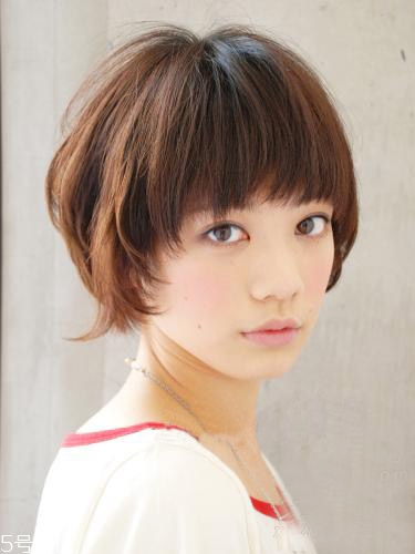 女生發(fā)質(zhì)軟適合什么發(fā)型？胖圓臉顯瘦發(fā)型參考