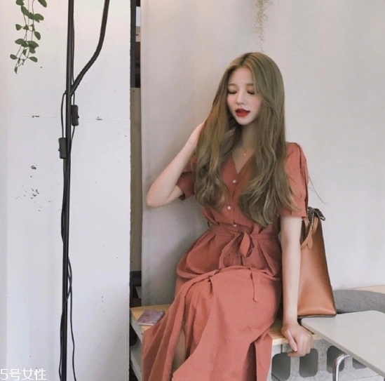 發(fā)量多女生適合什么發(fā)型？形象百變的你