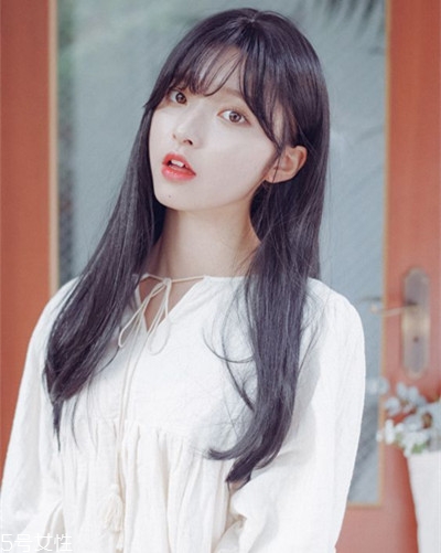 鉆石臉適合什么發(fā)型？流行色也隨之而來