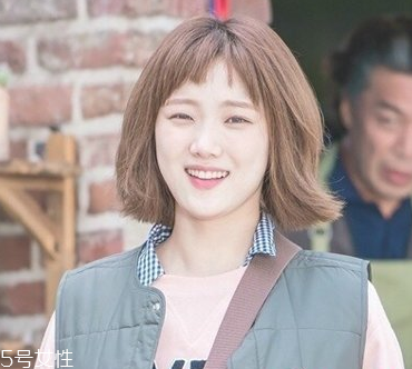 李圣經(jīng)同款短發(fā)怎么打理？吹頭發(fā)的時候盡量吹發(fā)根