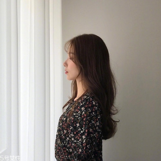 女生發(fā)質(zhì)軟適合什么發(fā)型？胖圓臉顯瘦發(fā)型參考