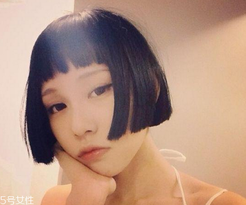 鉆石臉適合什么發(fā)型？流行色也隨之而來