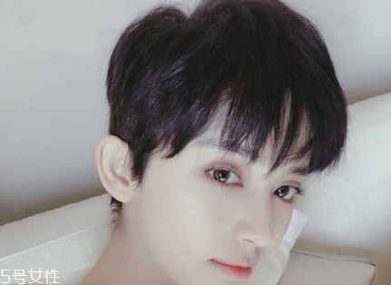 短頭發(fā)染什么顏色好看洋氣顯白？短發(fā)這樣弄好看又大方