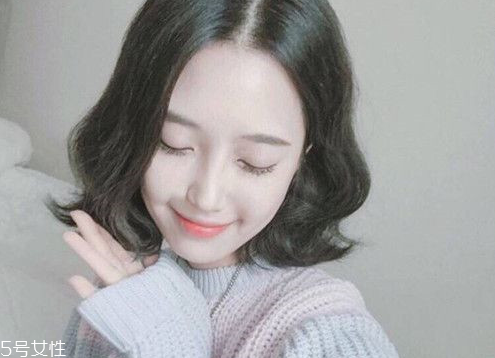 外翹短發(fā)適合什么臉型？再燙內扣你就out了