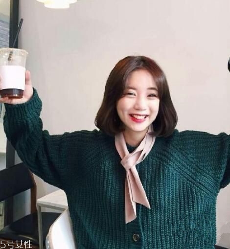 中分發(fā)型適合什么臉型的女生 2018短發(fā)發(fā)型推薦 中分發(fā)型適合什么臉型的女生 2018短發(fā)發(fā)型推薦