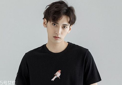 2018男生流行發(fā)型名稱 2018年男生短發(fā)發(fā)型圖片 2018男生流行發(fā)型名稱 2018年男生短發(fā)發(fā)型圖片