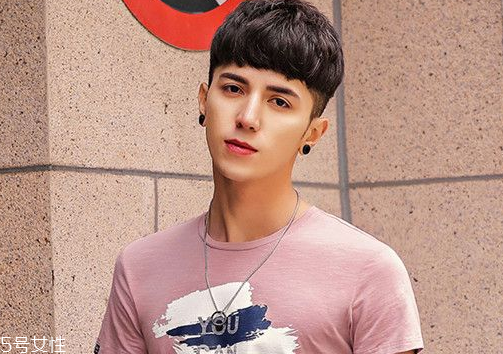 2018男生流行發(fā)型名稱 2018年男生短發(fā)發(fā)型圖片 2018男生流行發(fā)型名稱 2018年男生短發(fā)發(fā)型圖片