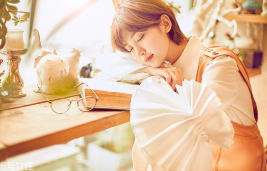 外翹短發(fā)適合什么臉型？再燙內扣你就out了