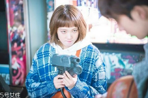 李圣經(jīng)同款短發(fā)怎么打理？吹頭發(fā)的時候盡量吹發(fā)根