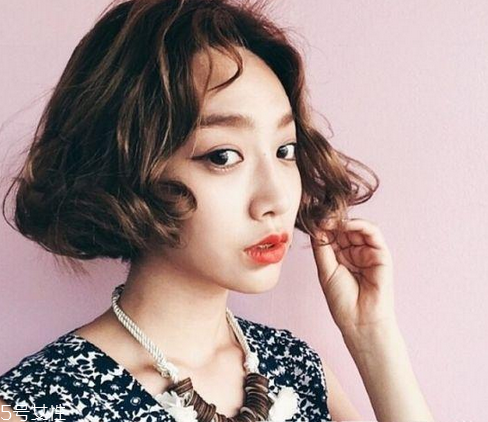 鉆石臉適合什么發(fā)型？流行色也隨之而來