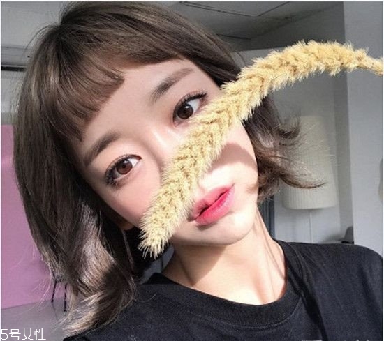 外翹短發(fā)適合什么臉型？再燙內扣你就out了