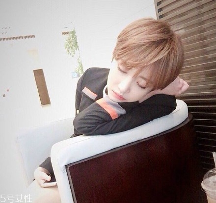 短發(fā)適合扎什么發(fā)型？剪短發(fā)這么好看