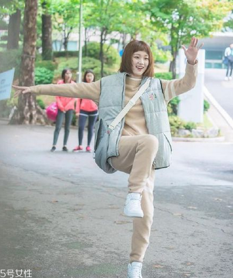 李圣經(jīng)同款短發(fā)怎么打理？吹頭發(fā)的時候盡量吹發(fā)根