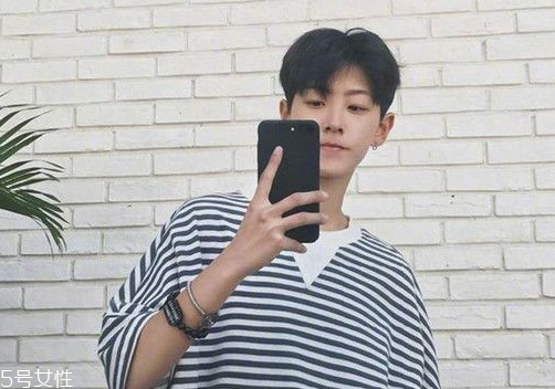 2018男生流行發(fā)型名稱 2018年男生短發(fā)發(fā)型圖片 2018男生流行發(fā)型名稱 2018年男生短發(fā)發(fā)型圖片