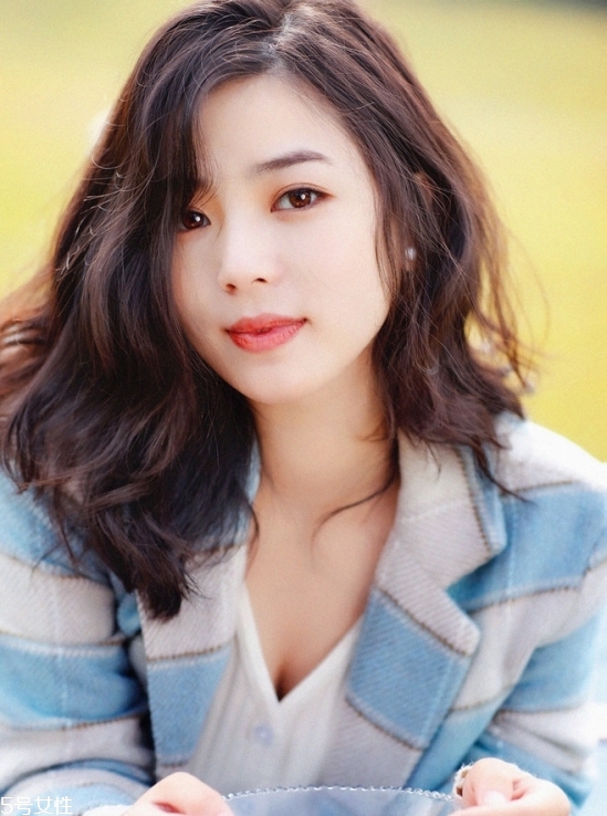 發(fā)量多女生適合什么發(fā)型？形象百變的你