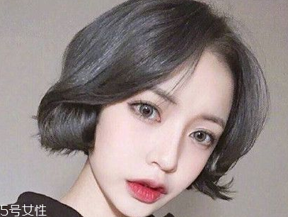 短頭發(fā)染什么顏色好看洋氣顯白？短發(fā)這樣弄好看又大方