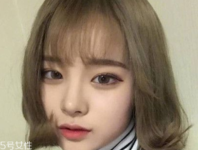 短頭發(fā)染什么顏色好看洋氣顯白？短發(fā)這樣弄好看又大方