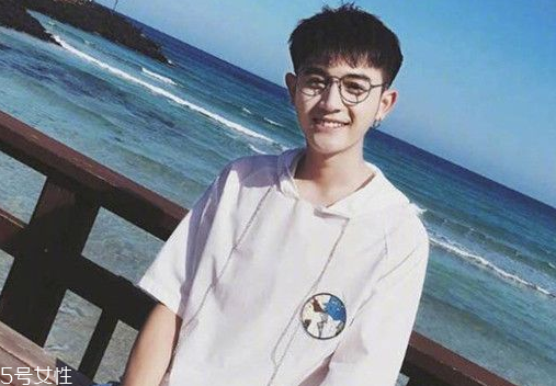 2018男生流行發(fā)型名稱 2018年男生短發(fā)發(fā)型圖片 2018男生流行發(fā)型名稱 2018年男生短發(fā)發(fā)型圖片