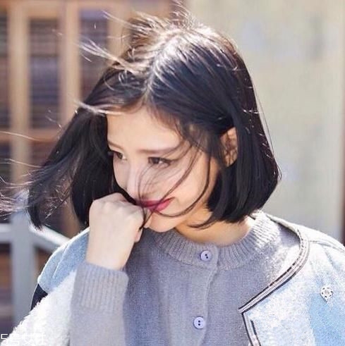 中分發(fā)型適合什么臉型的女生 2018短發(fā)發(fā)型推薦 中分發(fā)型適合什么臉型的女生 2018短發(fā)發(fā)型推薦