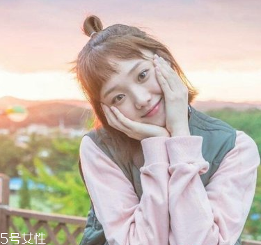 李圣經(jīng)同款短發(fā)怎么打理？吹頭發(fā)的時候盡量吹發(fā)根