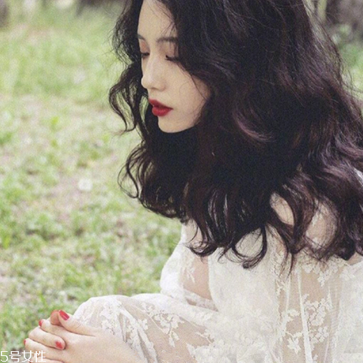 發(fā)量多女生適合什么發(fā)型？形象百變的你