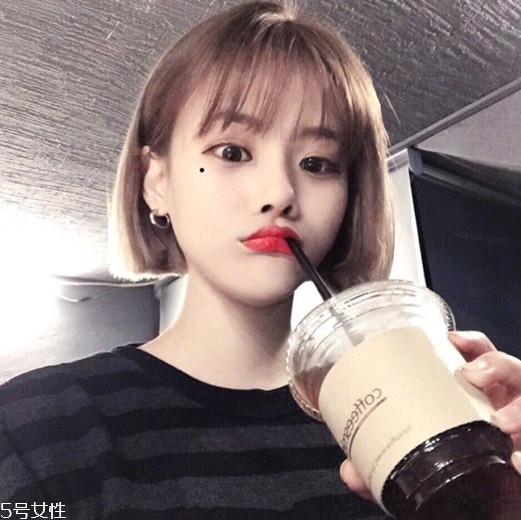 發(fā)量多女生適合什么發(fā)型？形象百變的你