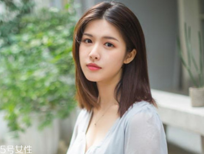 矮個子女生適合什么短發(fā)？氣質(zhì)齊肩卷發(fā)