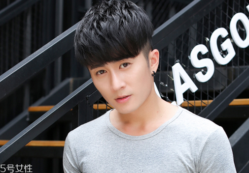 2018男生流行發(fā)型名稱 2018年男生短發(fā)發(fā)型圖片 2018男生流行發(fā)型名稱 2018年男生短發(fā)發(fā)型圖片