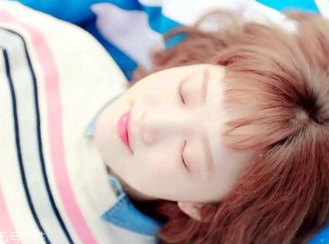 李圣經(jīng)同款短發(fā)怎么打理？吹頭發(fā)的時候盡量吹發(fā)根