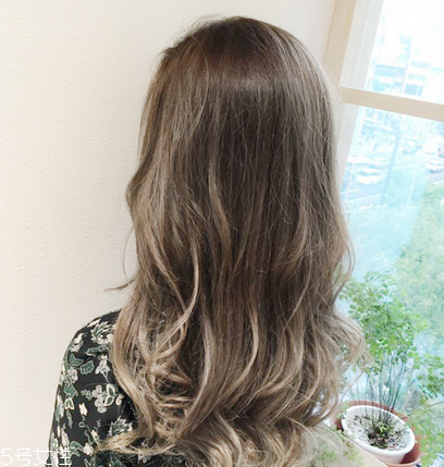 顯白的棕色系發(fā)色有哪些？棕色系發(fā)色大盤點(diǎn)
