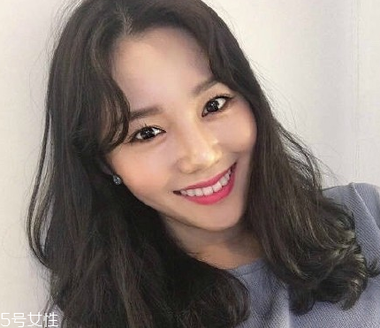 凌亂小卷中長(zhǎng)發(fā)怎么弄好看？超美的凌亂小卷中長(zhǎng)發(fā)