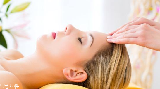 冬天頭發(fā)干燥怎么辦？試試給頭發(fā)做水療