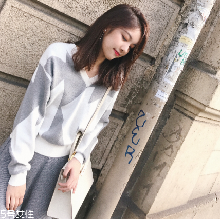 毛衣是不是都起球？跟毛衣材質(zhì)有關(guān)