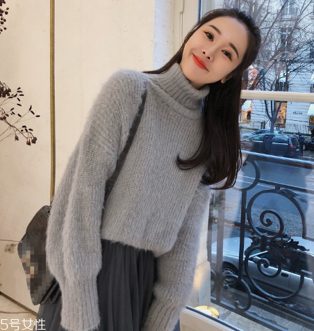 毛衣和衛(wèi)衣哪個暖和？衛(wèi)衣要更加擋風