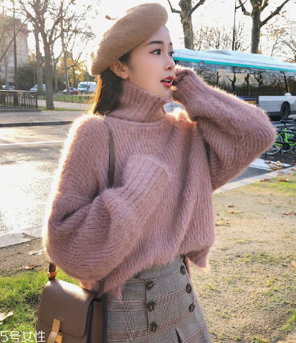 毛衣和衛(wèi)衣哪個(gè)顯瘦？教你穿成紙片人