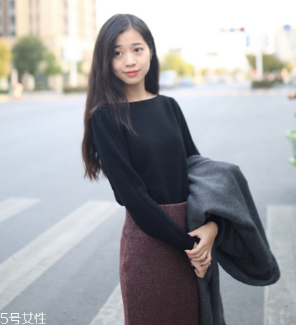 毛衣和針織衫哪個暖和？毛衣要更適合寒冬