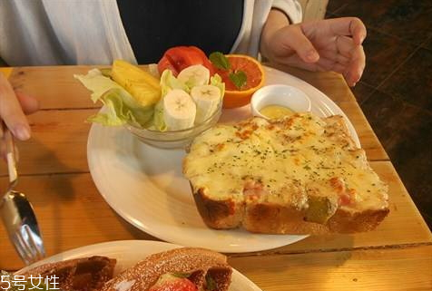 微波爐烤吐司多長時(shí)間 食用指南 微波爐烤吐司多長時(shí)間 食用指南