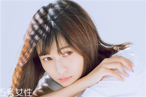 2022最流行的發(fā)色顯白？不同膚色適合不同發(fā)色