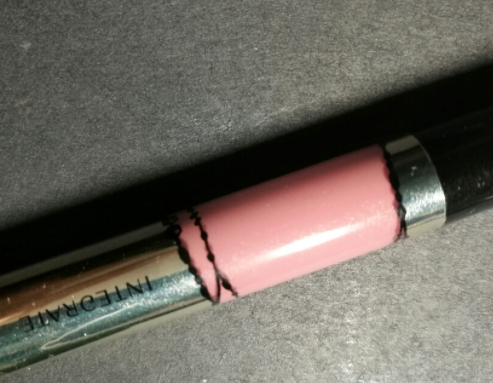 唇彩和口紅哪個(gè)危害大？