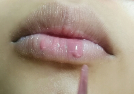 唇彩和口紅哪個(gè)危害大？