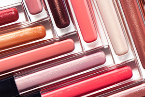 唇彩和口紅哪個(gè)危害大？